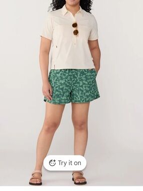 REI green leaf print athletic shorts